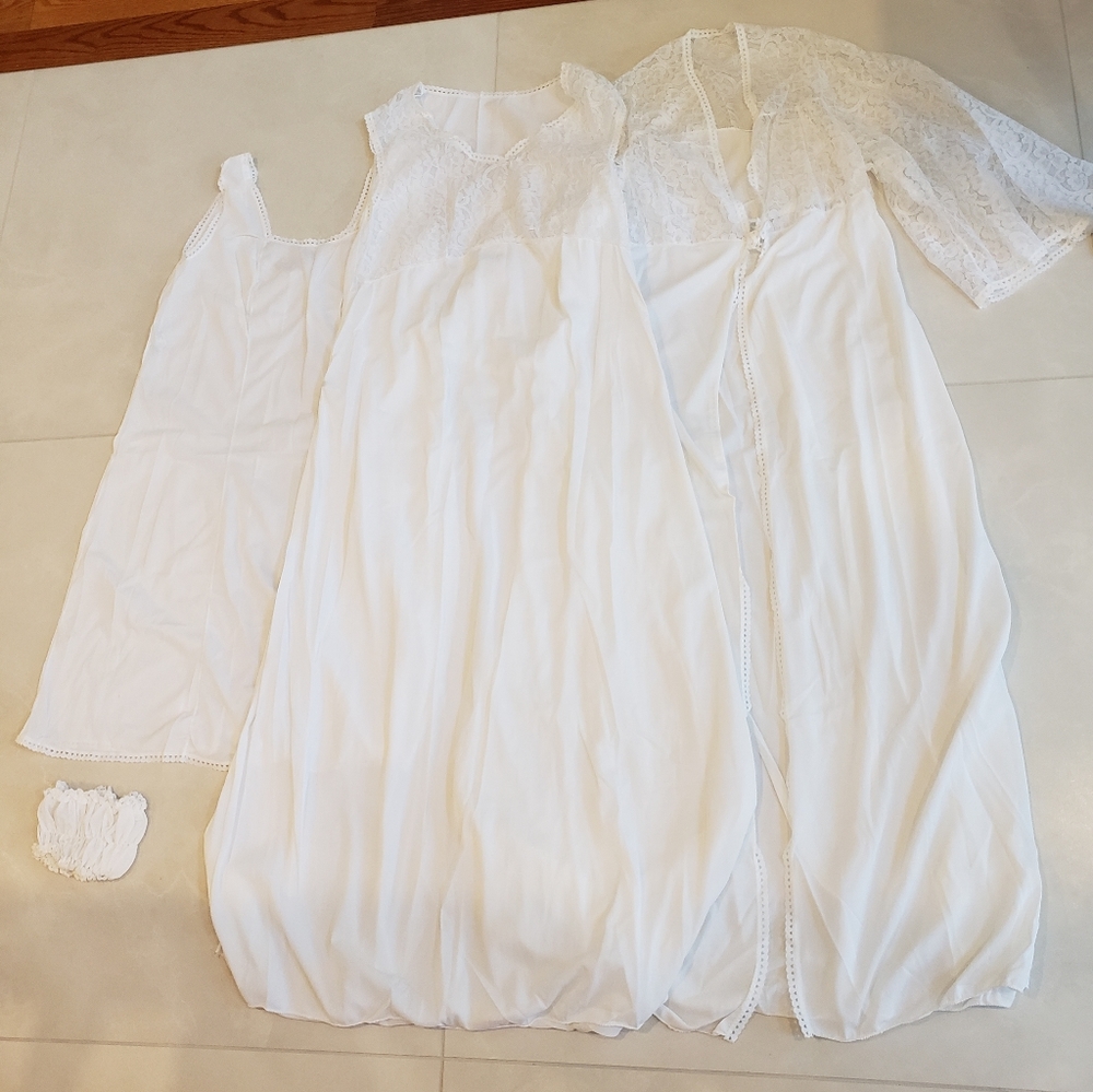 Brand new Women's Italian Size 4 Lingerie- robe, 2 nightgowns and a garter band